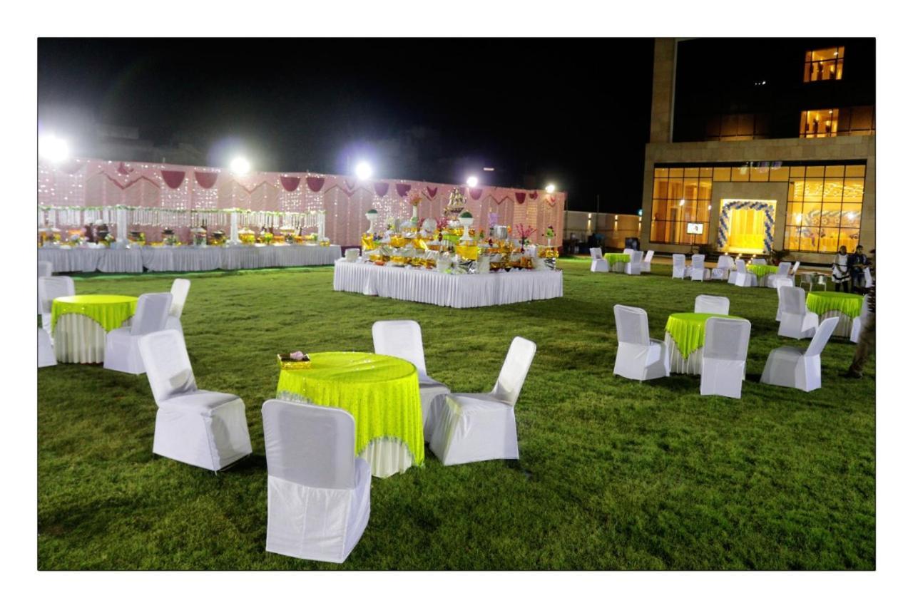 Hotel Grand Surya Kodarma Exterior photo